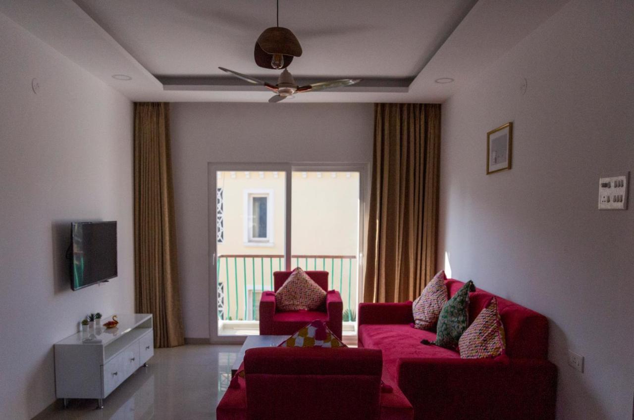 Comfycorner - Luxurious 2-Bhk Apartment Арпора Екстериор снимка